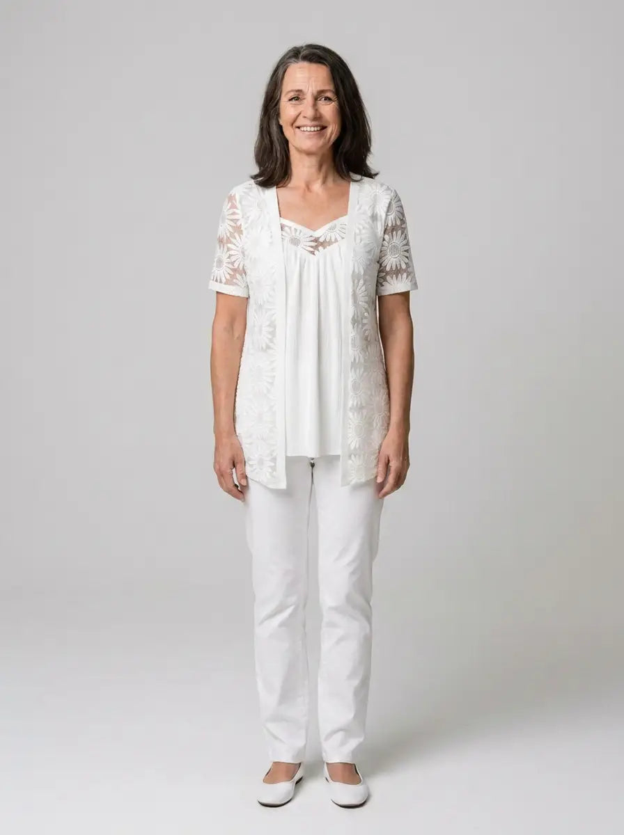 Aurelisse – Elegant top with romantic lace details