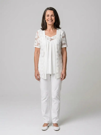 Aurelisse – Elegant top with romantic lace details