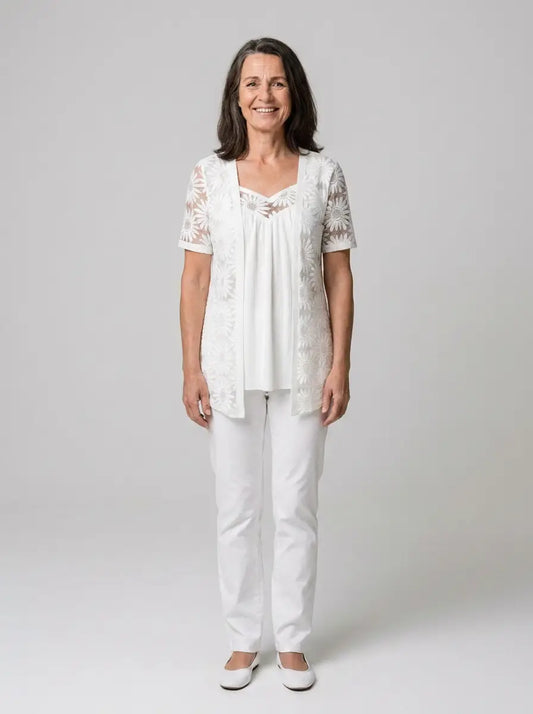 Aurelisse – Elegant topp med romantiska spetsdetaljer