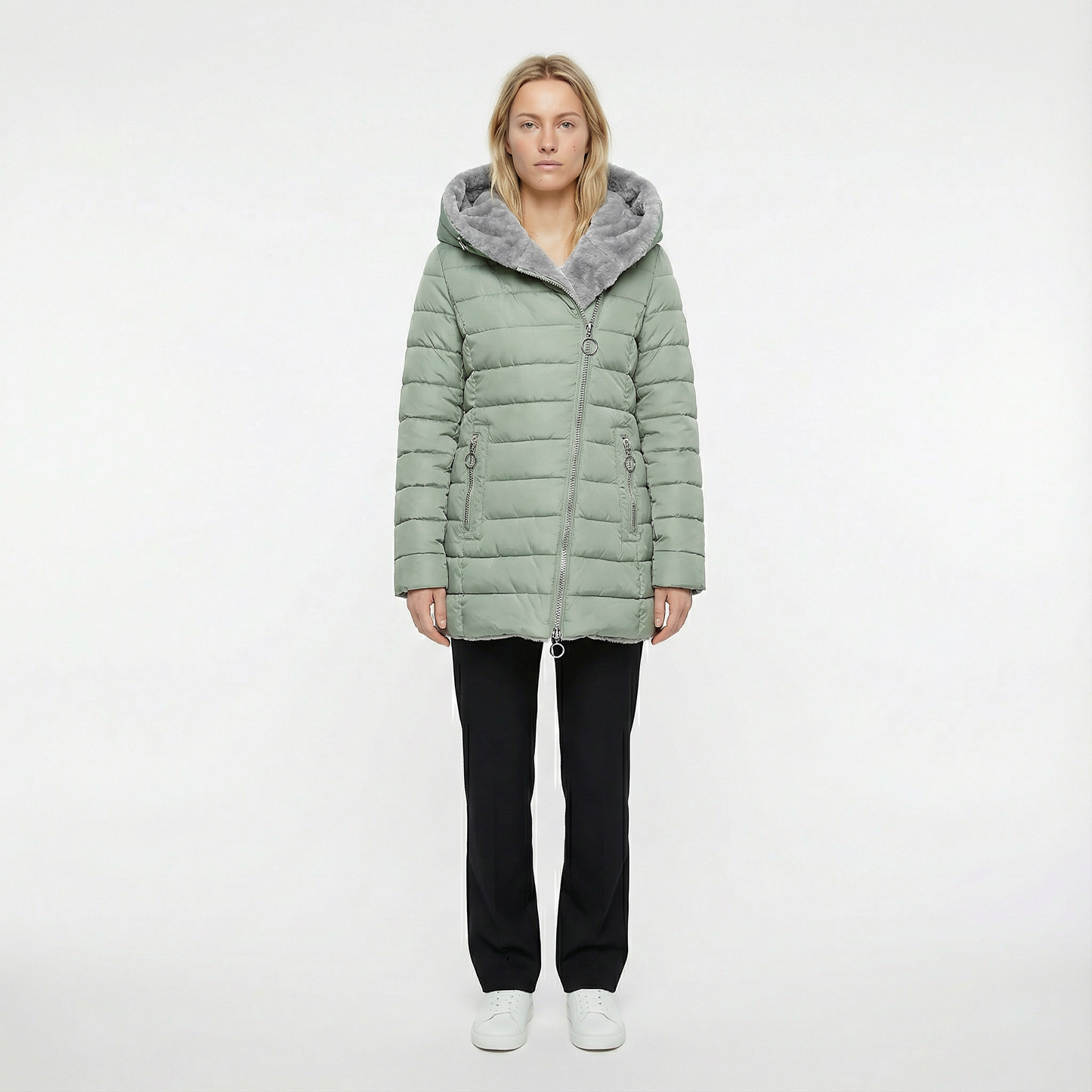 Asta – Fodrad vinterjacka med mjuk huva