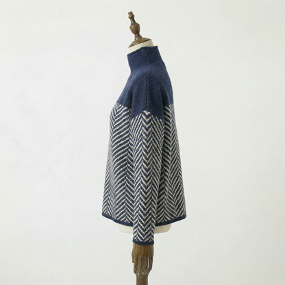 Eira - Stickad tröja med mjuk färgkontrast