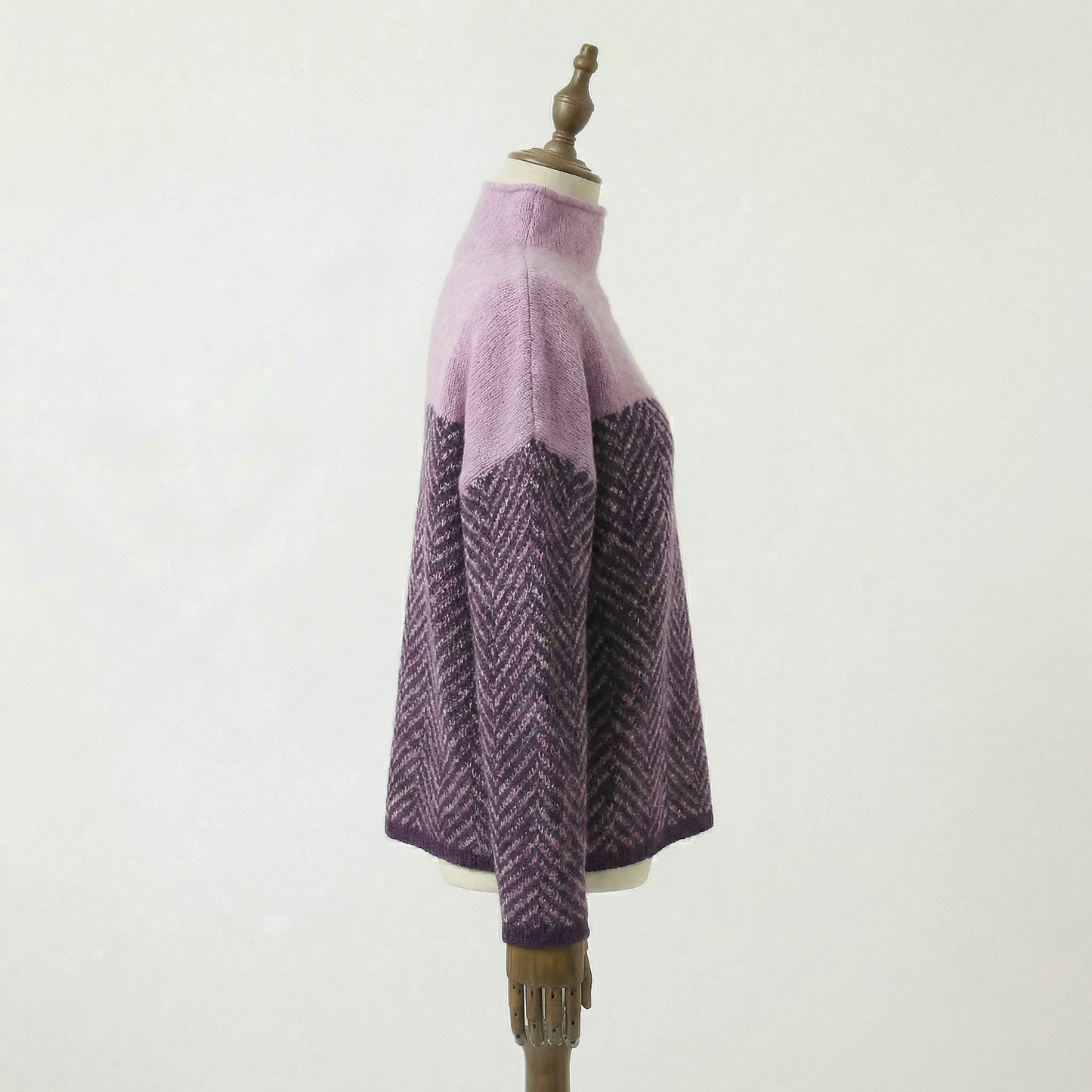 Eira - Stickad tröja med mjuk färgkontrast