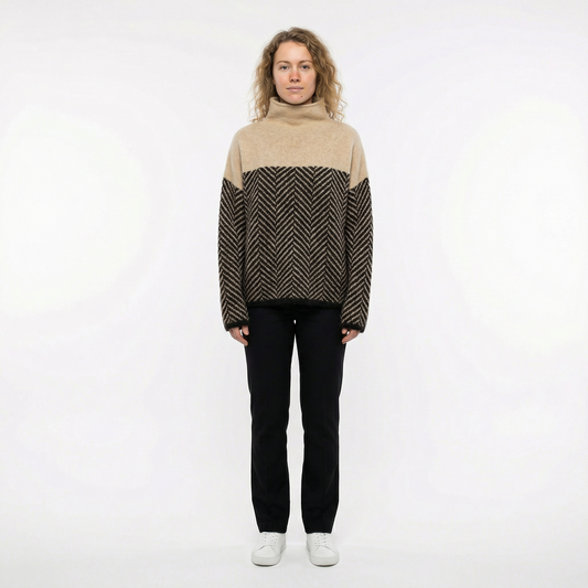 Eira - Stickad tröja med mjuk färgkontrast