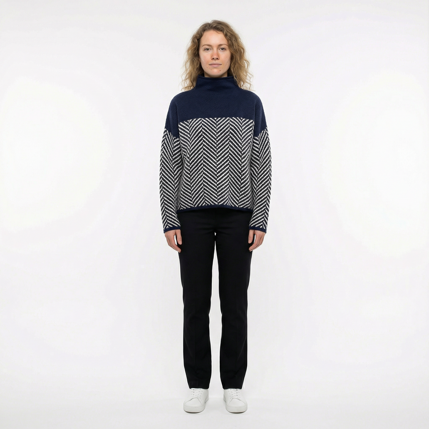 Eira - Stickad tröja med mjuk färgkontrast