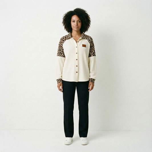 Kari – Löst sittande väst med tryck och knapplåsning