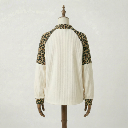 Kari – Löst sittande väst med tryck och knapplåsning