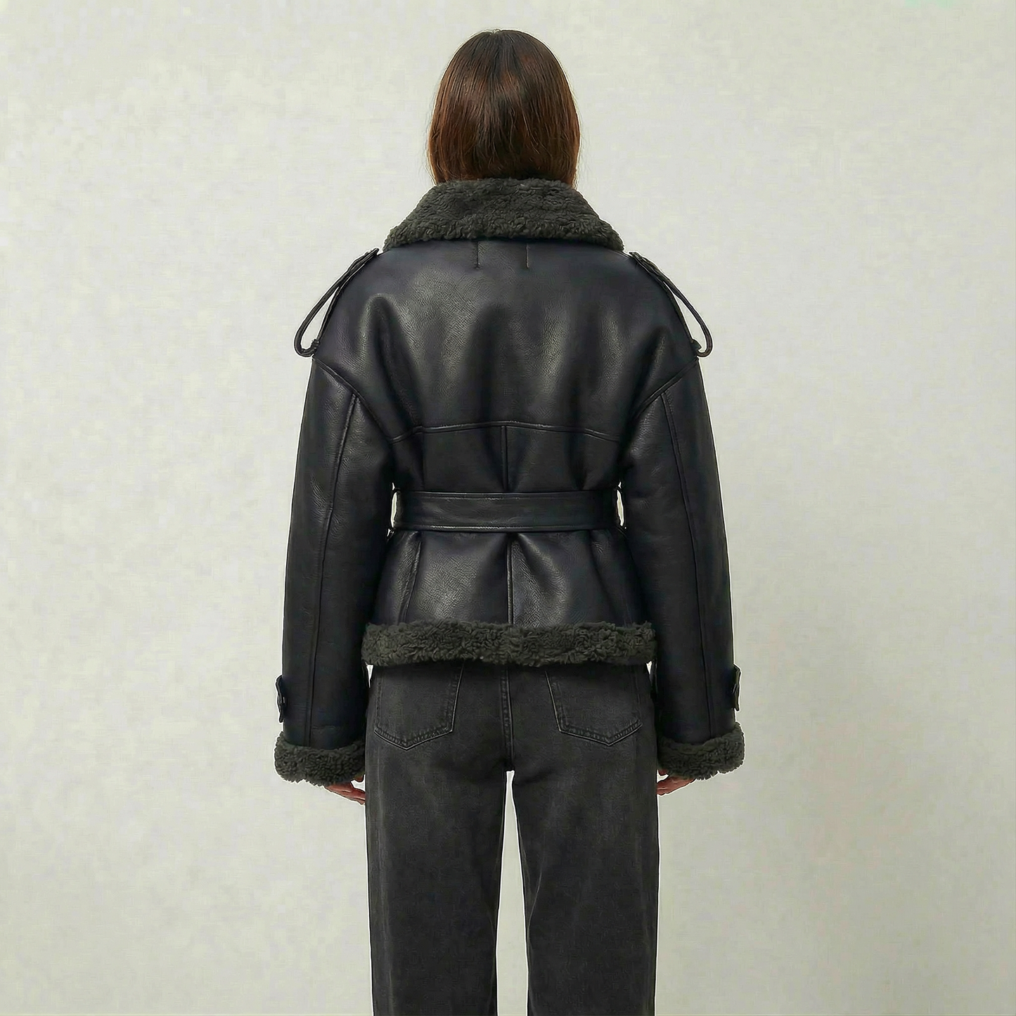 Zaria – Lyxig shearling-look jacka med bälte